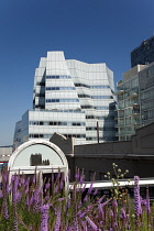 USA, New York State, New York City, Manhattan, The High Line public park on disused elevated railway track in the meat packing district. USA, New York State, New York City.